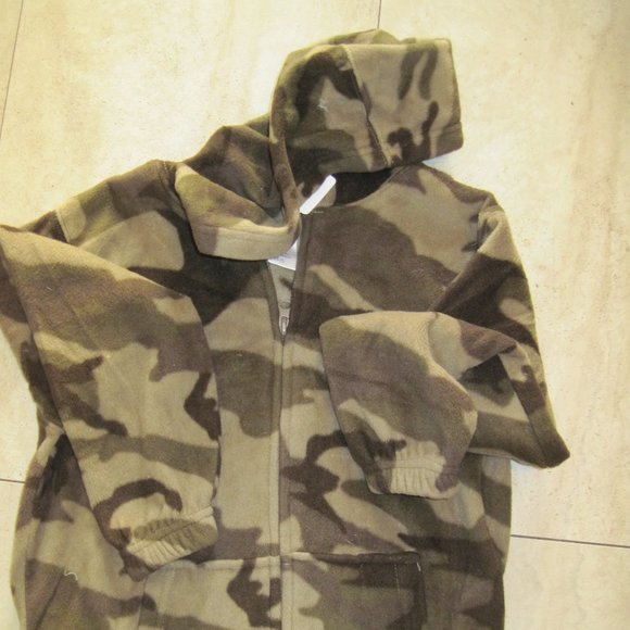 LOT OF SIZE LARGE 6-7 CAMOFLAUGE HOODIE AND TEE - Picture 2 of 6